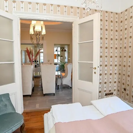 Luxury Premium Apartment With Gym & Spa Downtown Free Airport Shuttle Budapest